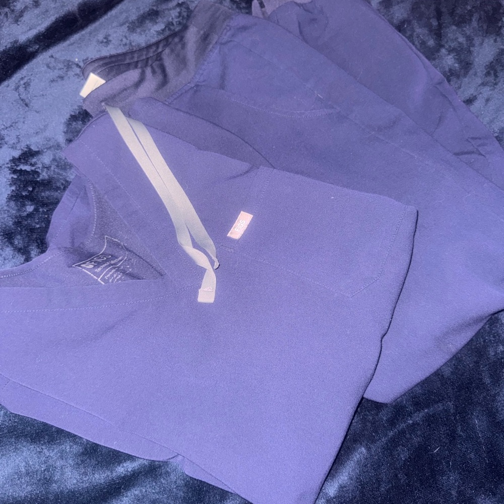 Small Navy figs Scrub Set